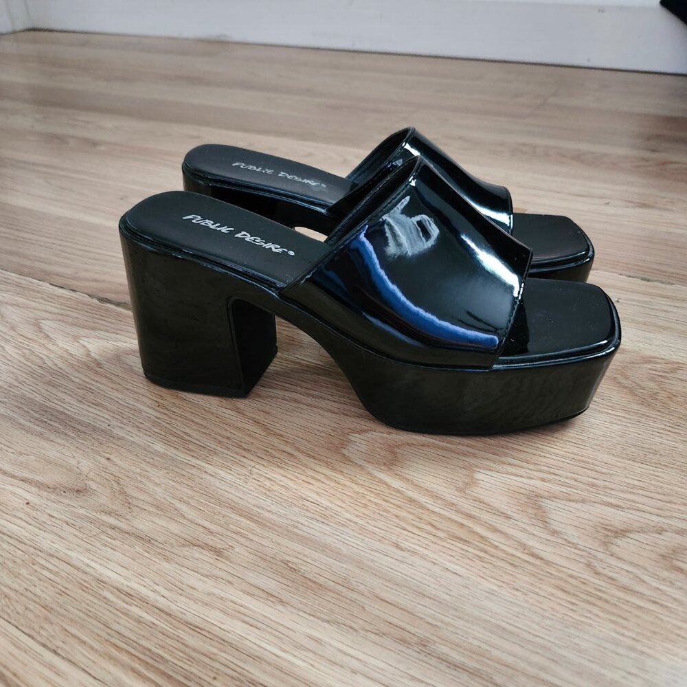 Public Desire plataform mules in black patent - Picture 2 of 7